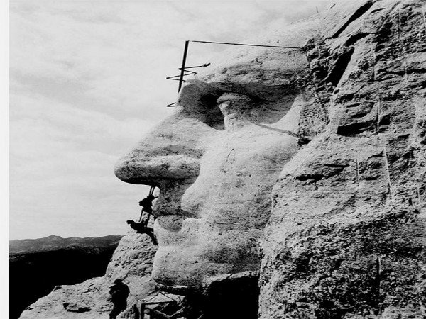 Monte Rushmore sendo esculpido 1932