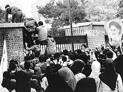 Iran_hostage_crisis_-_Iraninan_students_comes_up_U.S._embassy_in_Tehran.webp